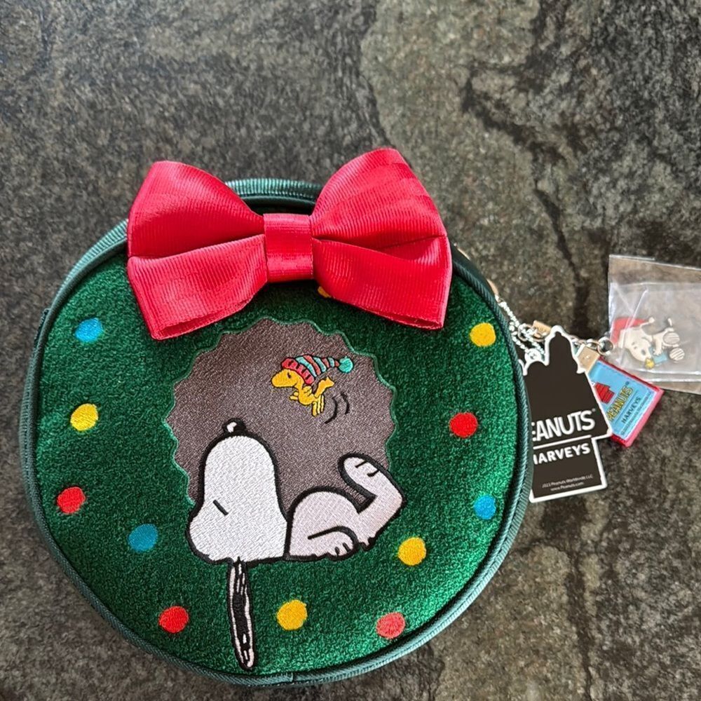 Harveys Peanuts Convertible  Crossbody / Snoopy Wreath - Picture 2 of 10